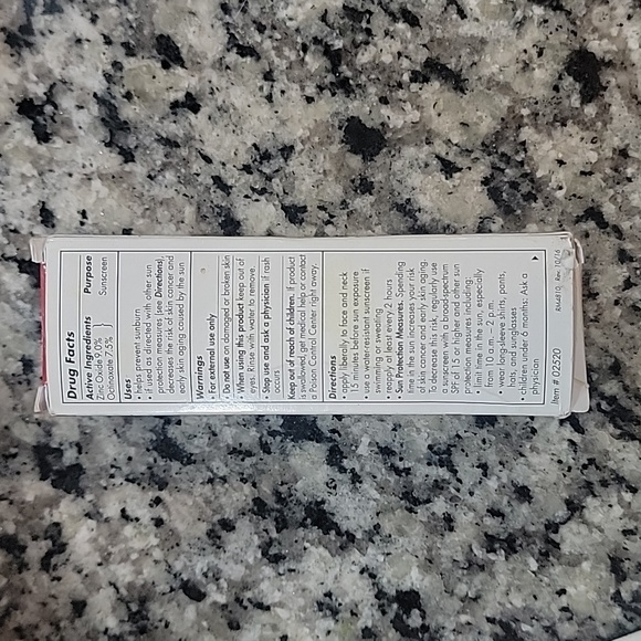 Elta MD UV Clear Broad Spectrum SPF 46 Facial Sunscreen 1.7oz NEW Exp: 03/2026 - Picture 3 of 7